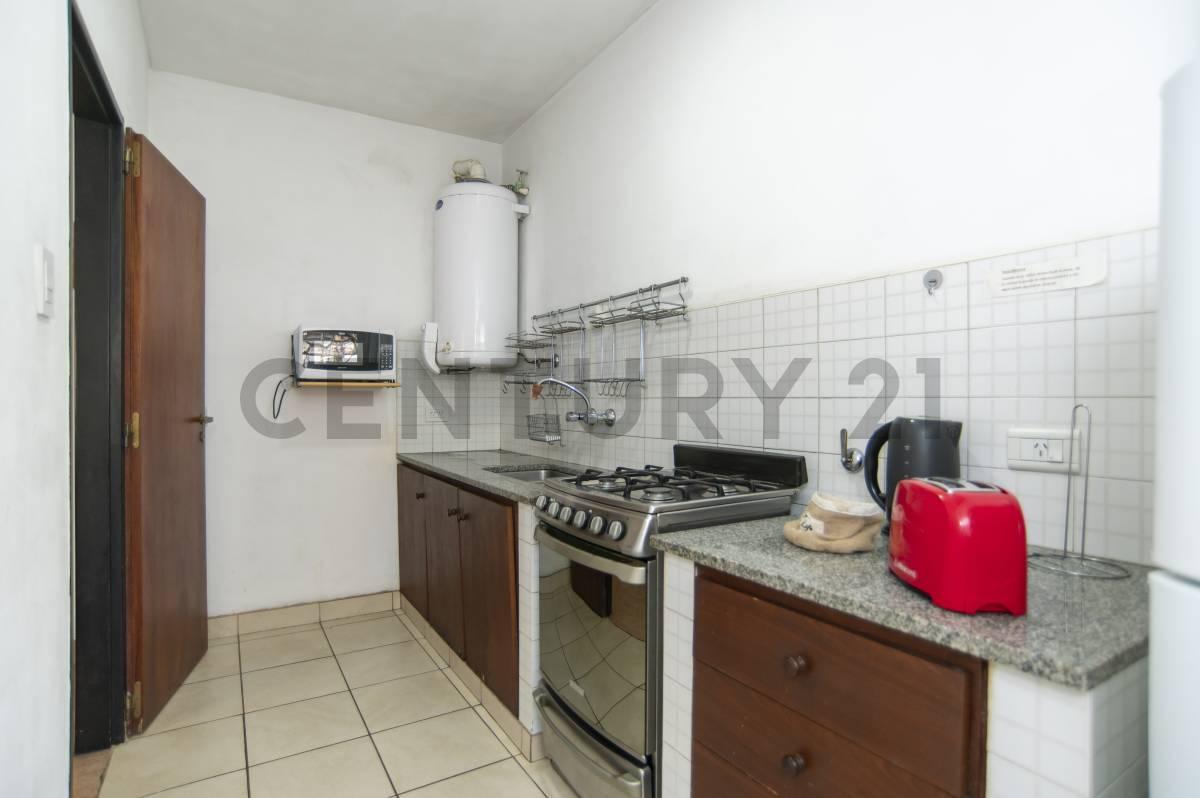 Foto de Departamento en venta en La Plata de dos dormitorios zona Pasaje Rodrigo, imagen 4