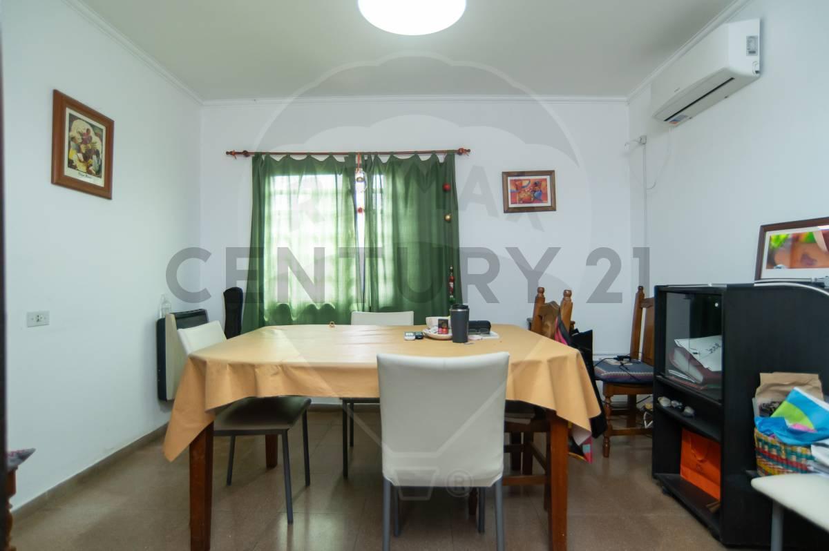 Foto de CASA EN VENTA 3 DORMITORIOS CON LOCAL COMERCIAL, imagen 2