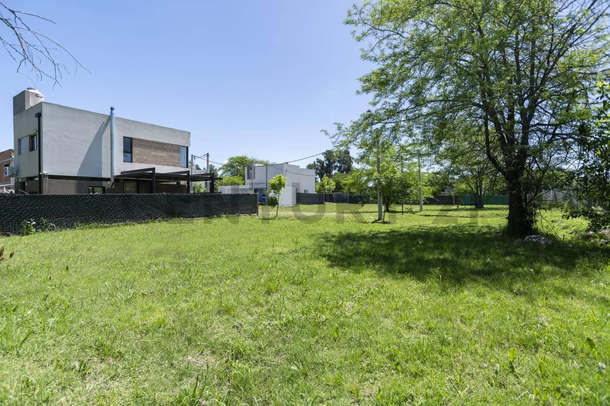 Foto de LOTE EN VENTA 10 x27 Barrio Liquidambar, La Plata, imagen 4