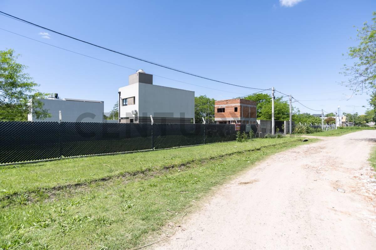 Foto de LOTE EN VENTA 10 x 28,40 Barrio Liquidambar, La Plata, imagen 4