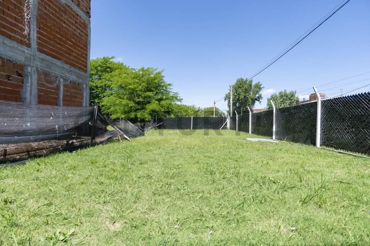 Foto de LOTE EN VENTA 10 x 28 Barrio Liquidambar, La Plata, imagen 4
