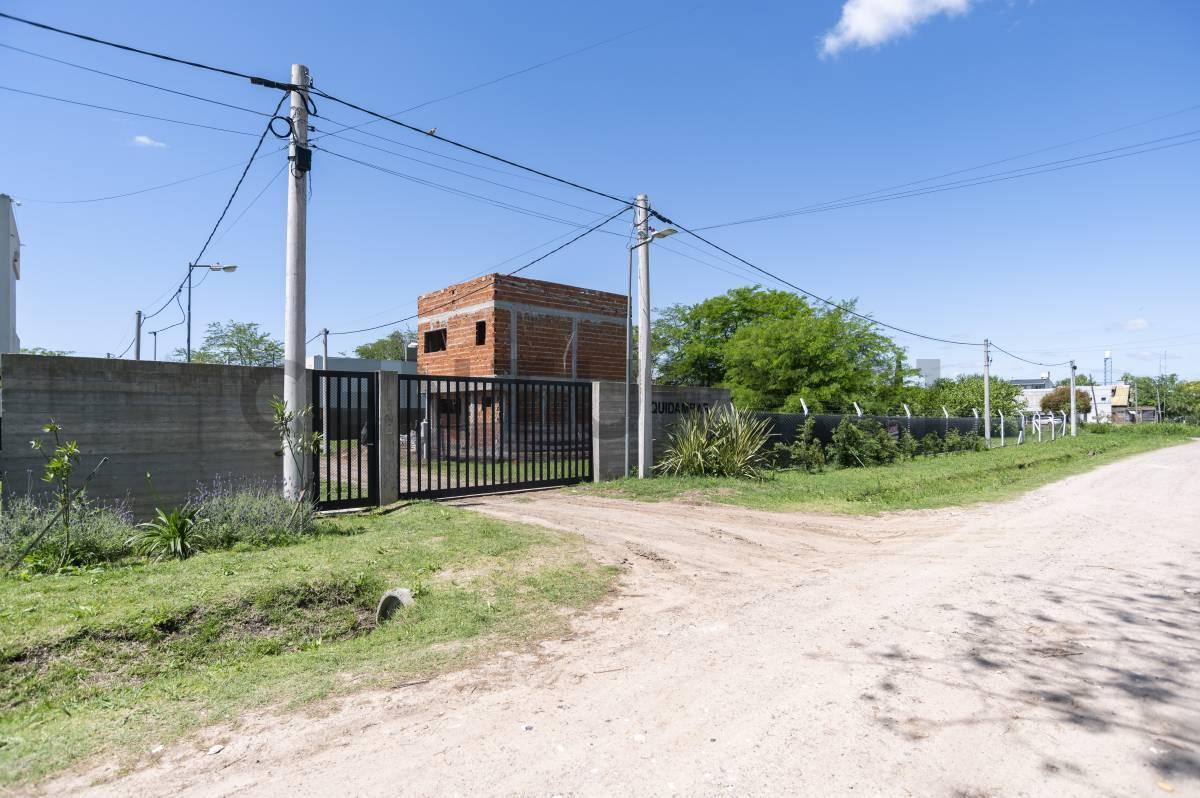 Foto de LOTE EN VENTA 10 x 28 Barrio Liquidambar, La Plata, imagen 5