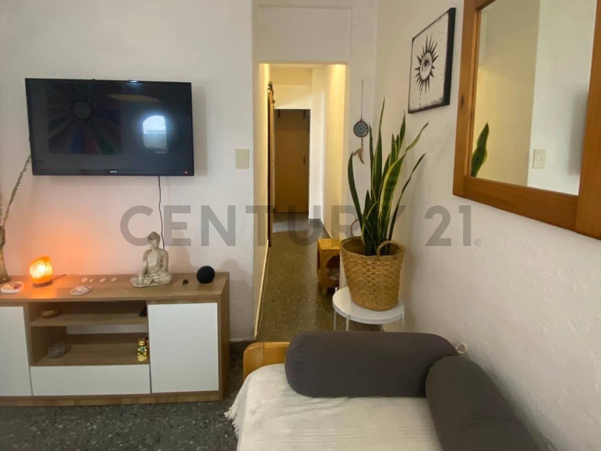 Foto de DEPARTAMENTO EN VENTA EN LA PLATA 2 DORMITORIOS Y COCHERA, imagen 2