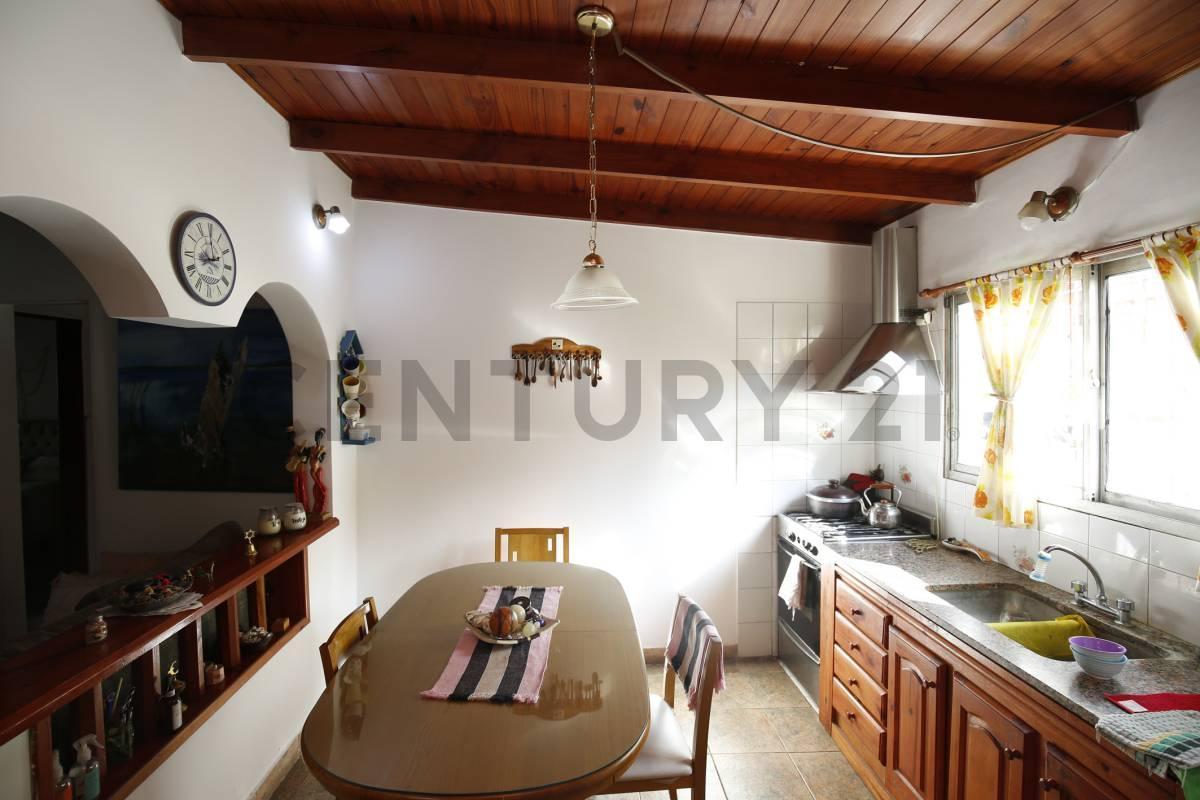 Foto de CASA EN VENTA DE DOS DORMITORIOS EN LA PLATA, imagen 4
