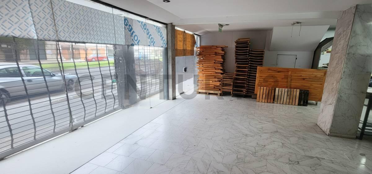 Foto de Local en Venta en La Plata Sobre Avenida, imagen 1