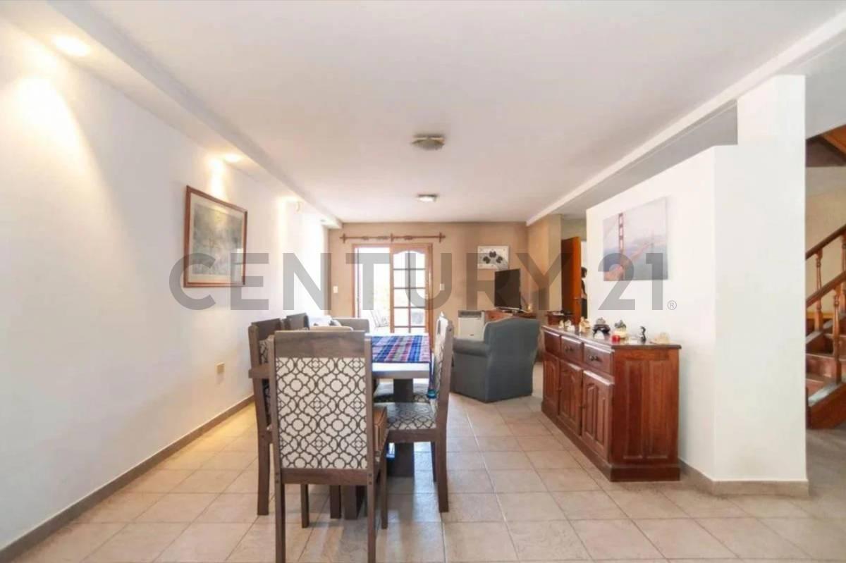 Foto de Casa en Venta en La Plata 4 dormitorios, imagen 2