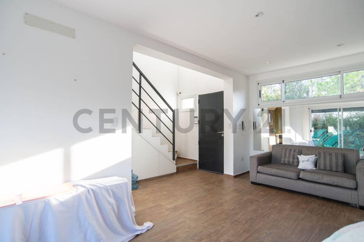 Foto de Casa dúplex tres dormitorios en venta Gonnet, imagen 4