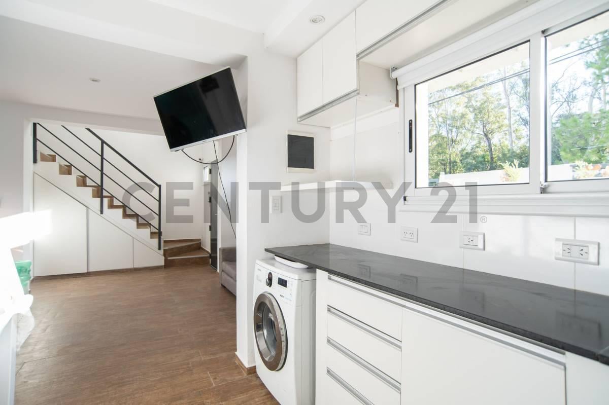 Foto de Casa dúplex tres dormitorios en venta Gonnet, imagen 1