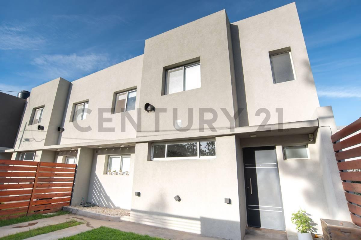 Foto de Casa dúplex tres dormitorios en venta Gonnet, imagen 5