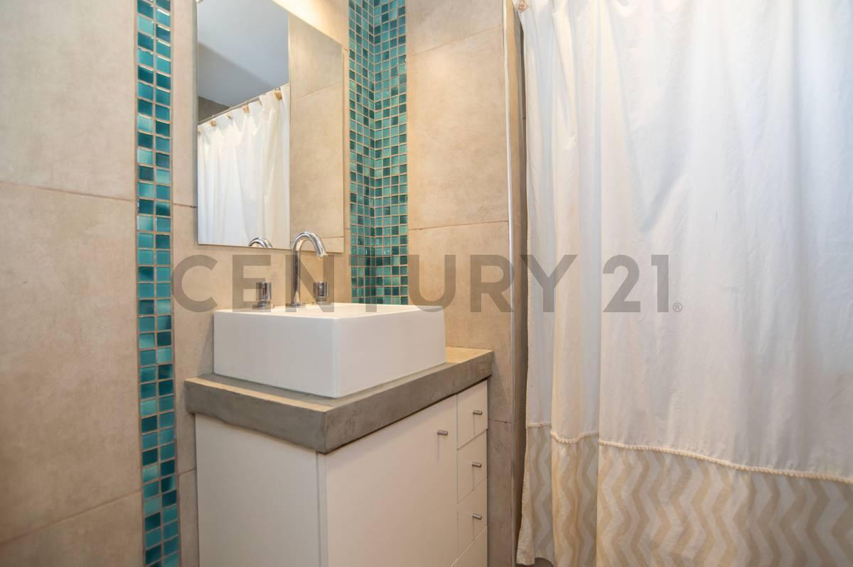 Foto de Casa dúplex tres dormitorios en venta Gonnet, imagen 3