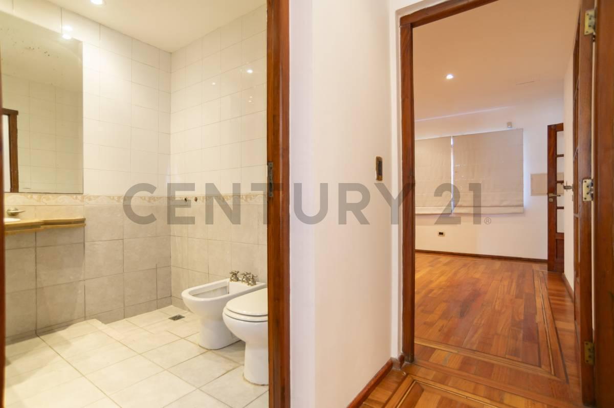 Foto de Casa en venta en Gonnet 5 habitaciones y piscina, imagen 3