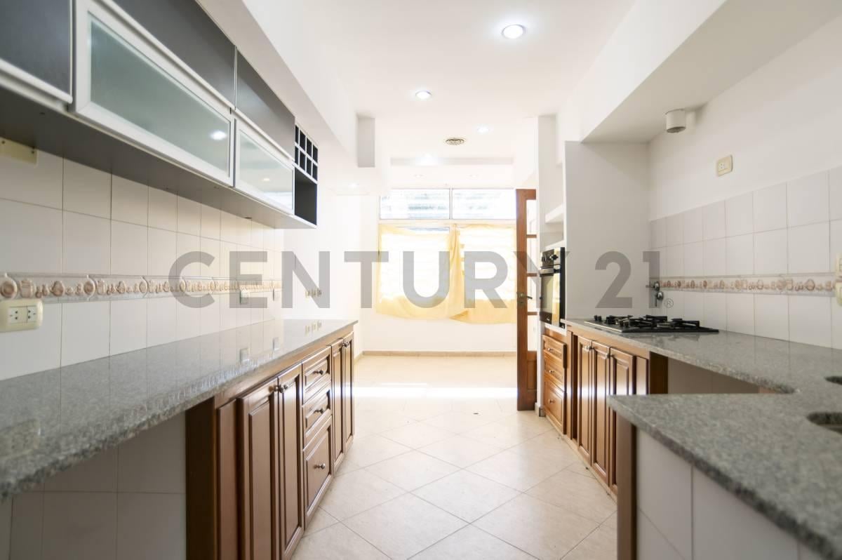 Foto de Casa en venta en Gonnet 5 habitaciones y piscina, imagen 5
