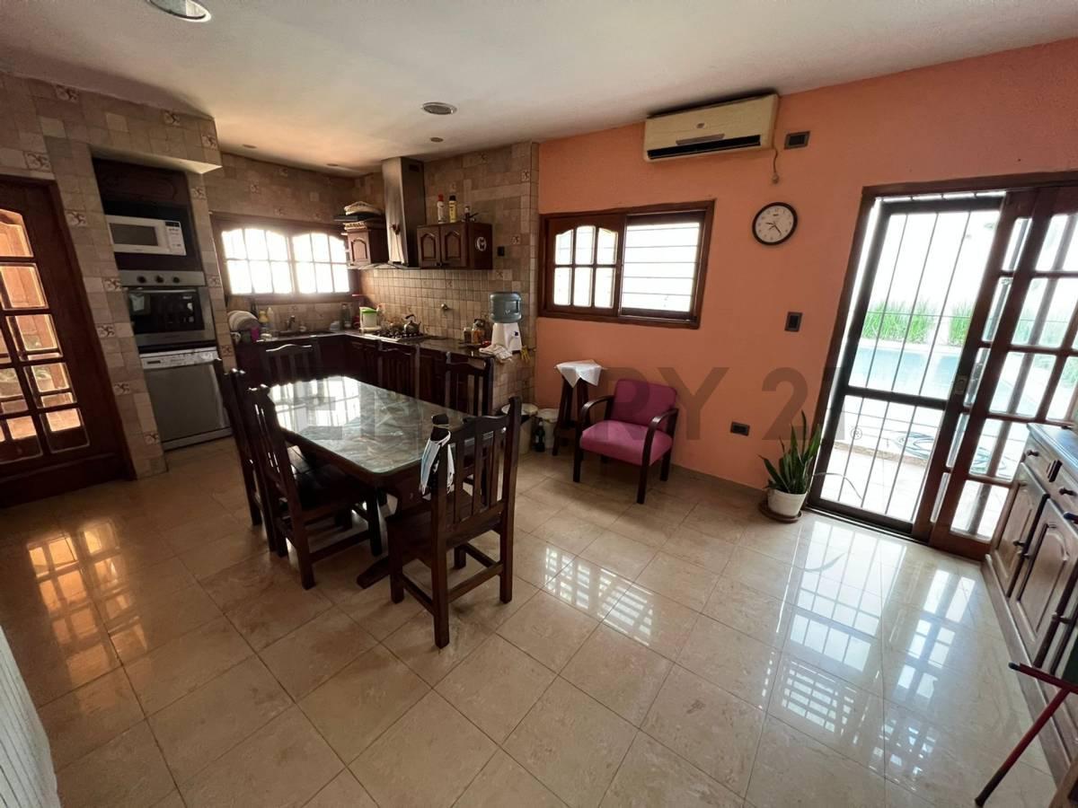 Foto de Casa en venta en La Plata, imagen 1