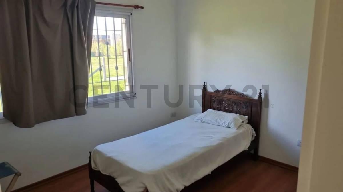 Foto de Casa en venta en La Plata de tres dormitorios con pileta, imagen 5