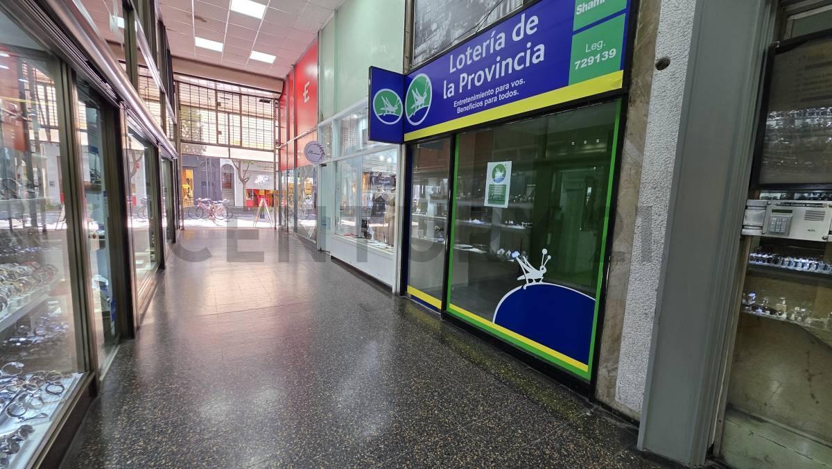 Foto de Local en venta en La Plata centro calle 8 con renta activa, imagen 1