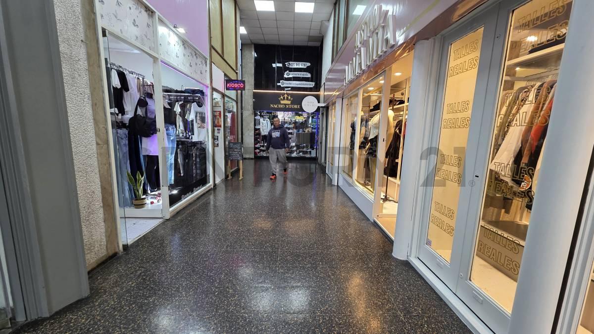 Foto de Local en venta en La Plata centro calle 8 con renta activa, imagen 3