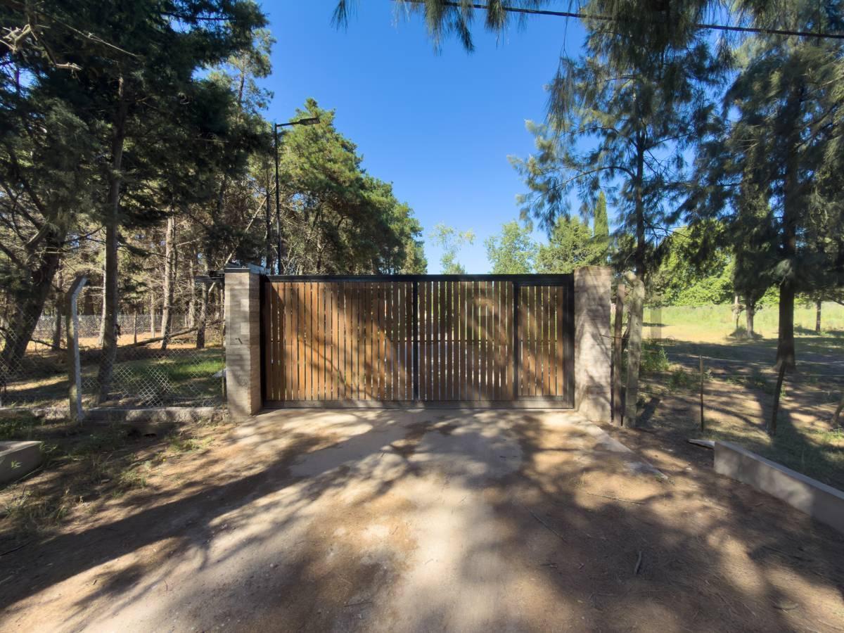 Foto de LOTE EN VENTA EN LA PLATA EN BARRIO CERRADO, imagen 1