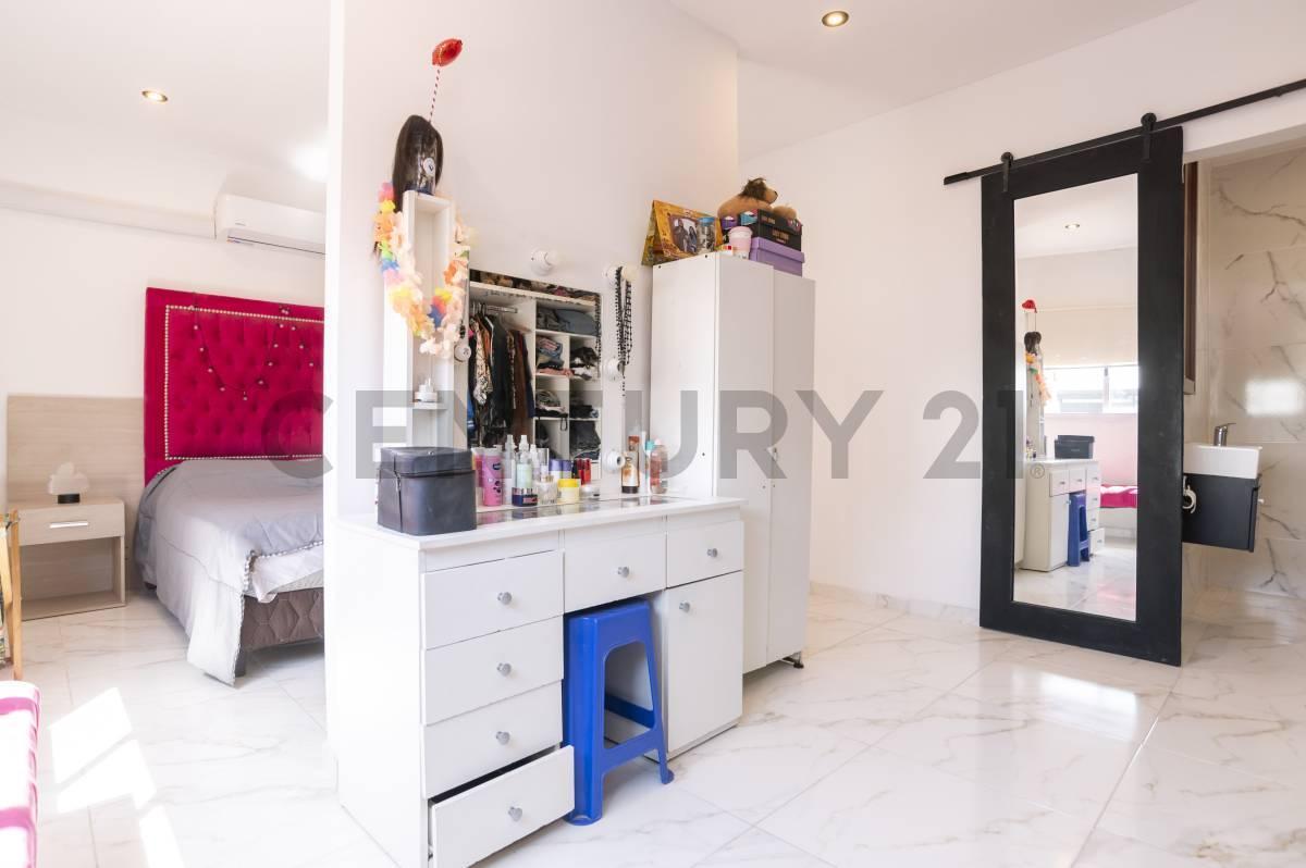 Foto de CASA + DUPLEX EN VENTA EN GONNET, imagen 4