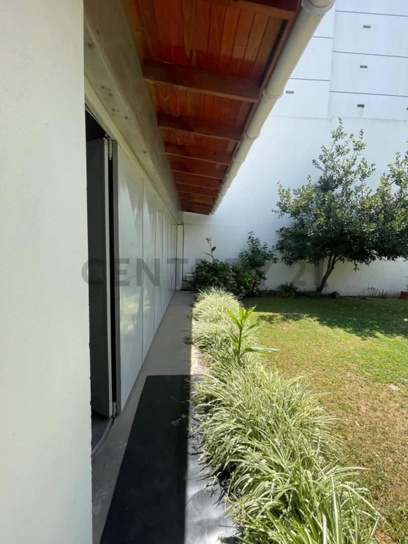 Foto de CASA EN VENTA EN LA PLATA CON LOCALES, imagen 3