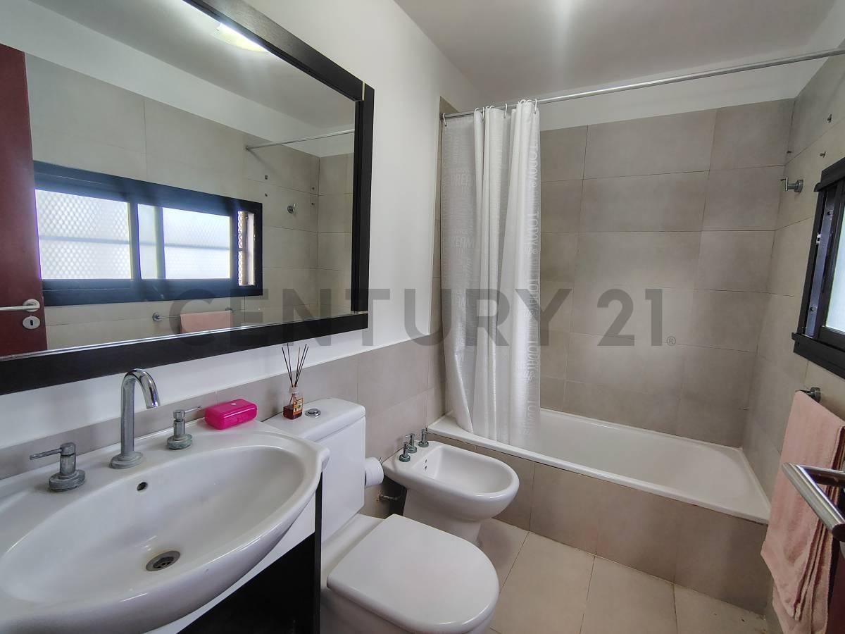 Foto de DEPARTAMENTO EN VENTA EN LA PLATA 2 DORMITORIOS COCHERAS Y TERRAZA, imagen 4