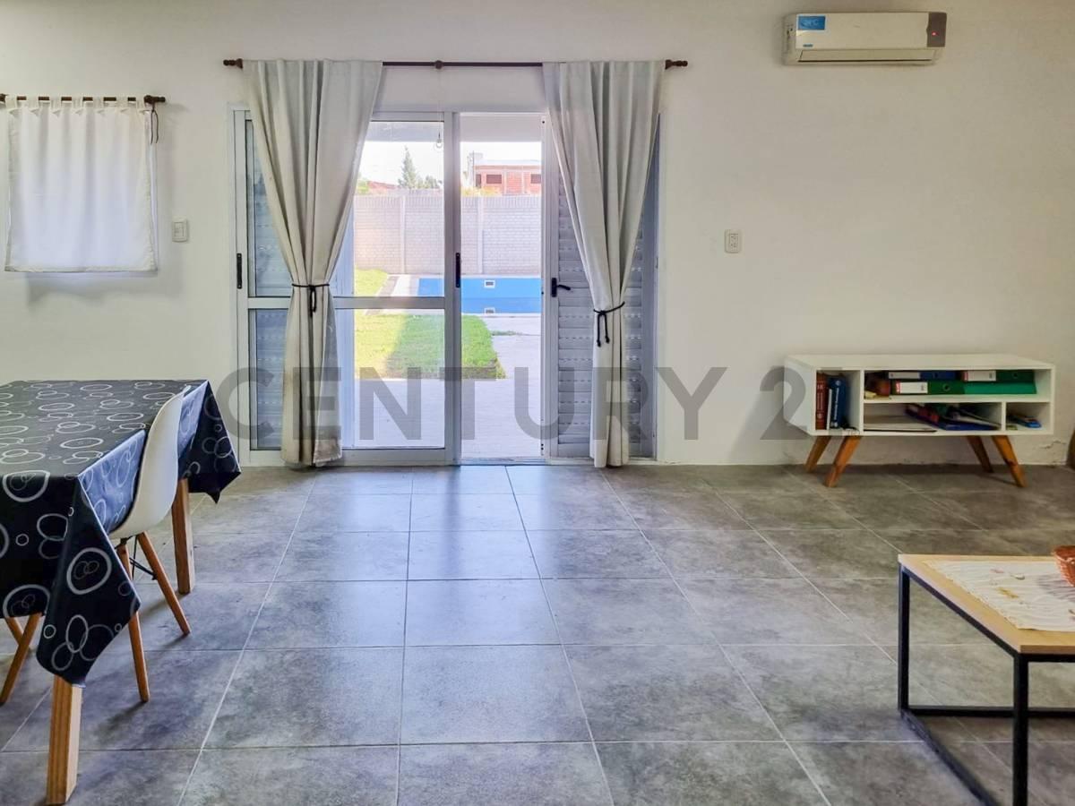 Foto de CASA EN VENTA EN LA PLATA DE UN DORMITORIO PARQUE Y PILETA EN SICARDI, imagen 4