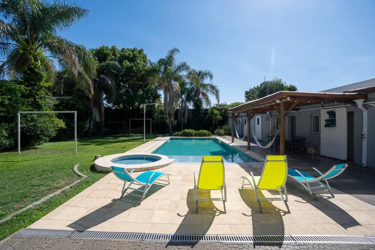 Foto de Casa en venta en La Plata 5 dormitorios, imagen 3