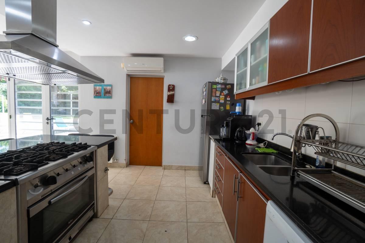 Foto de Casa en venta en La Plata 5 dormitorios, imagen 5