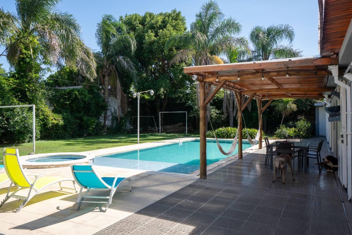Foto de Casa en venta en La Plata 5 dormitorios, imagen 1
