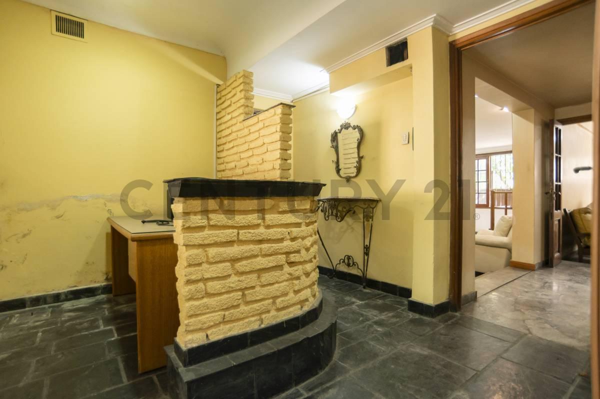 Foto de CASA EN VENTA EN TOLOSA (IDEAL DESAROLLO O APTO PROFESIONAL), imagen 2