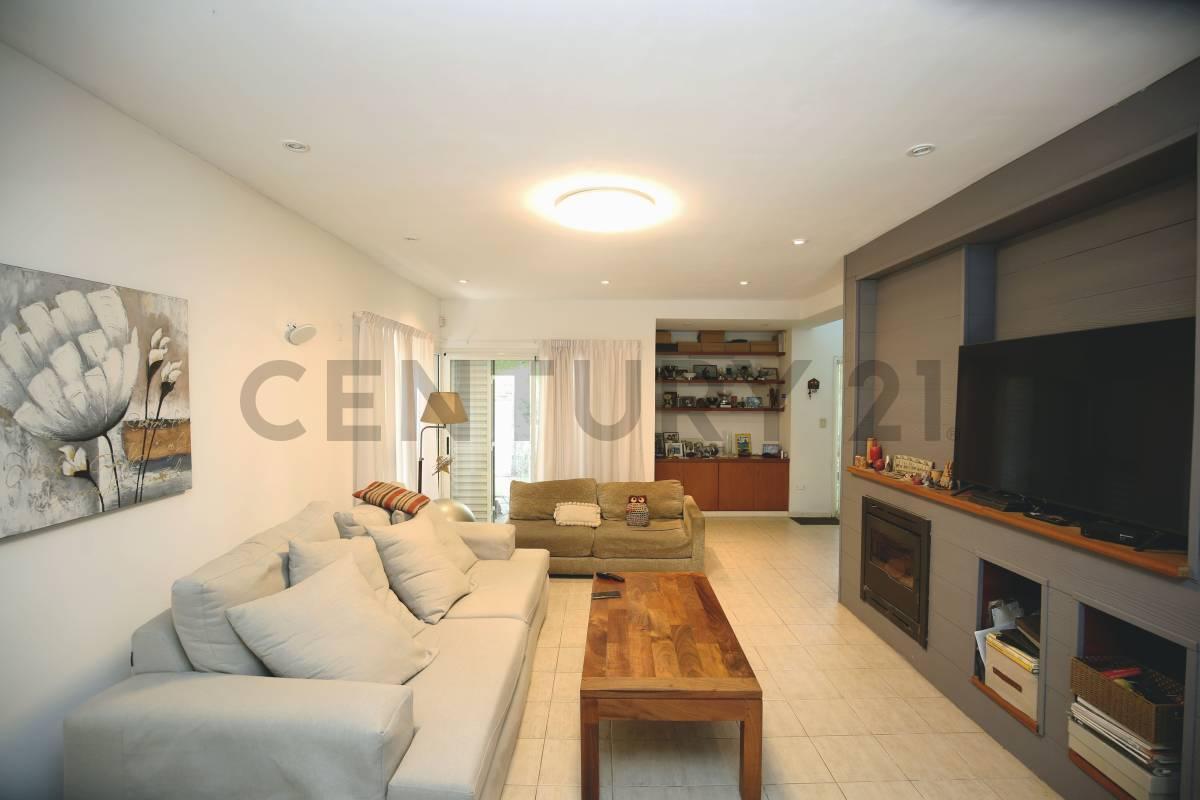 Foto de Casa en venta en City Bell de tres dormitorios, imagen 1