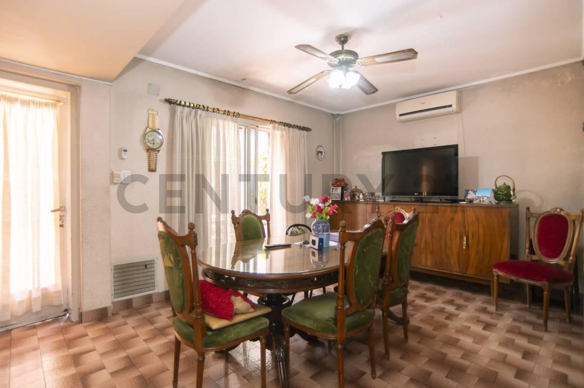 Foto de CASA EN VENTA EN LA PLATA. 3 DORMITORIOS - RETASADA, imagen 3