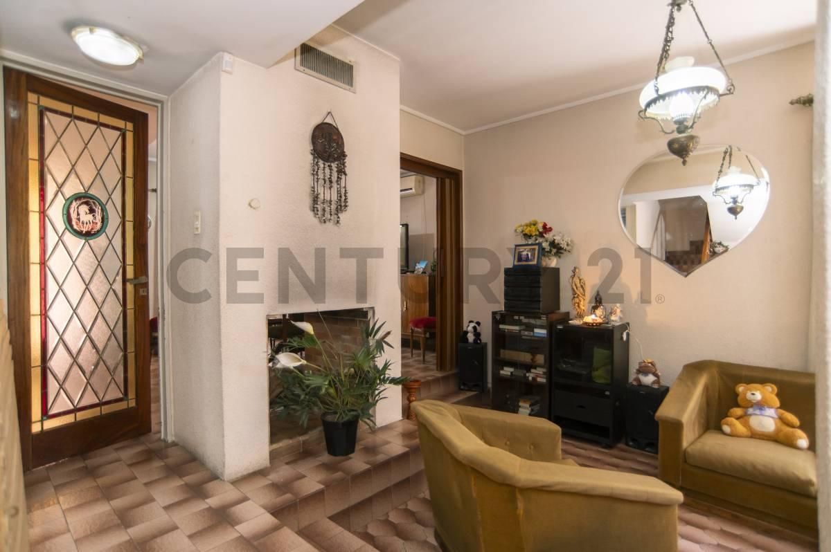 Foto de CASA EN VENTA EN LA PLATA. 3 DORMITORIOS - RETASADA, imagen 1