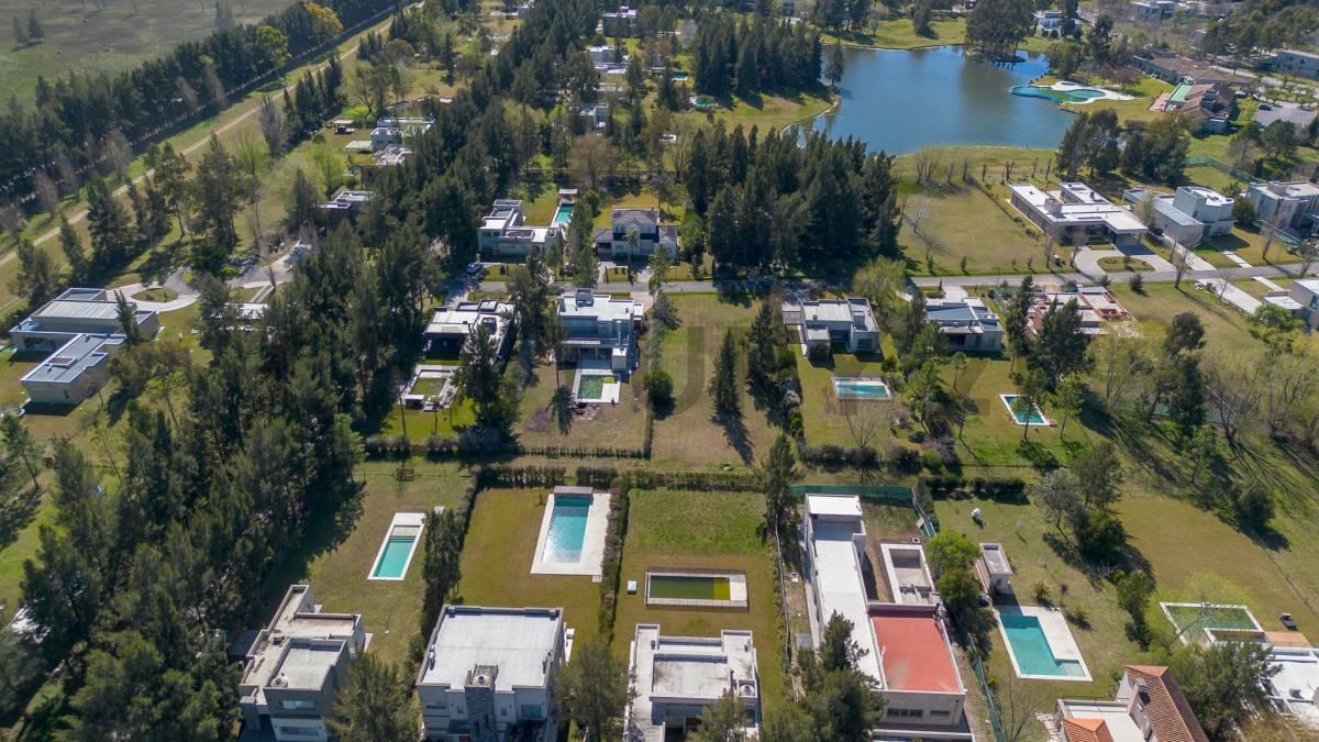 Foto de Lote en venta Miralagos II La Plata 1176 m², imagen 1