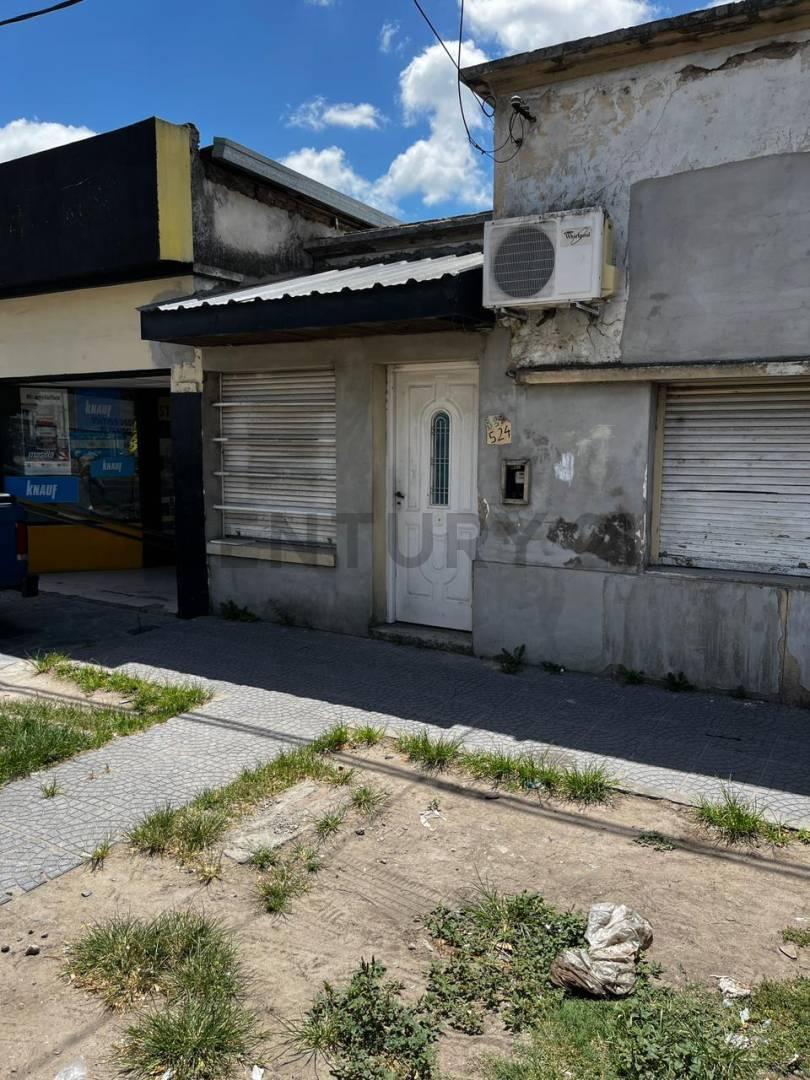 Foto de Casa en venta en La Plata a reciclar o demoler sobre avenida, imagen 3