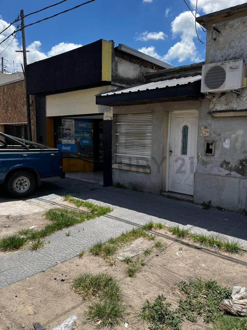 Foto de Casa en venta en La Plata a reciclar o demoler sobre avenida, imagen 2