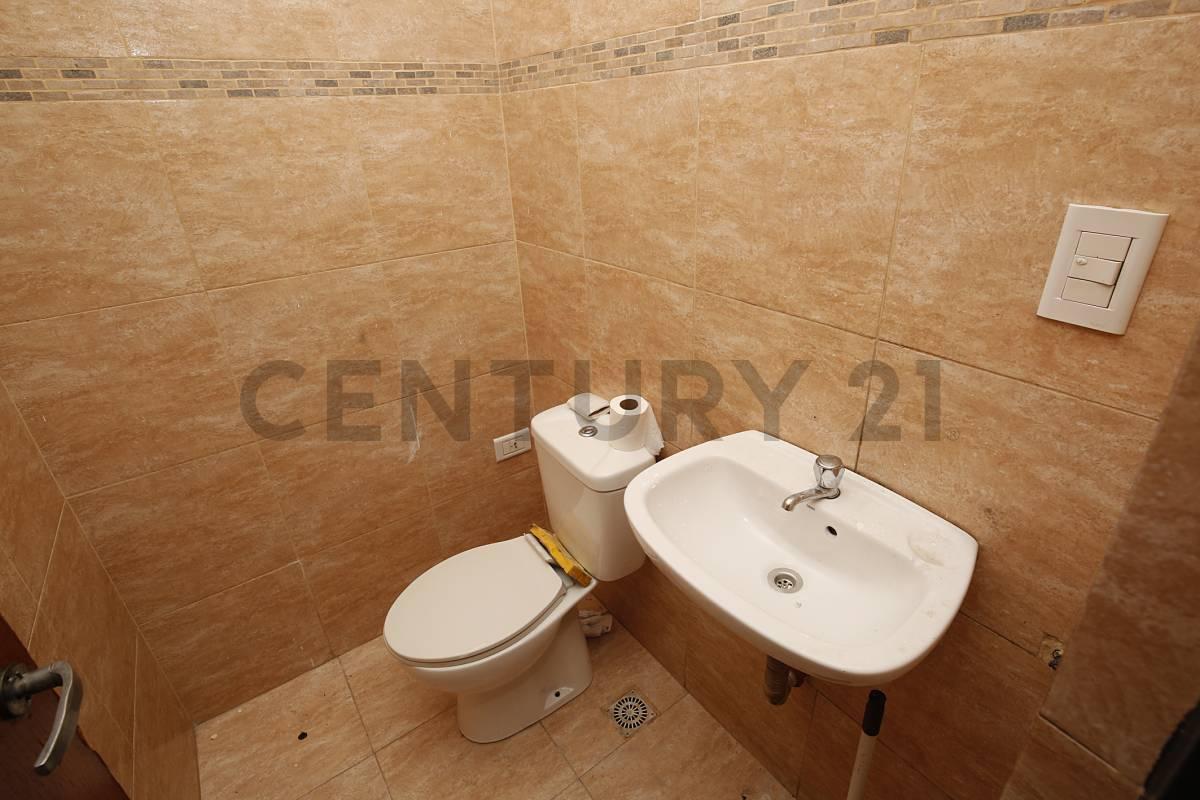 Foto de LOCAL EN VENTA EN LA PLATA, imagen 2