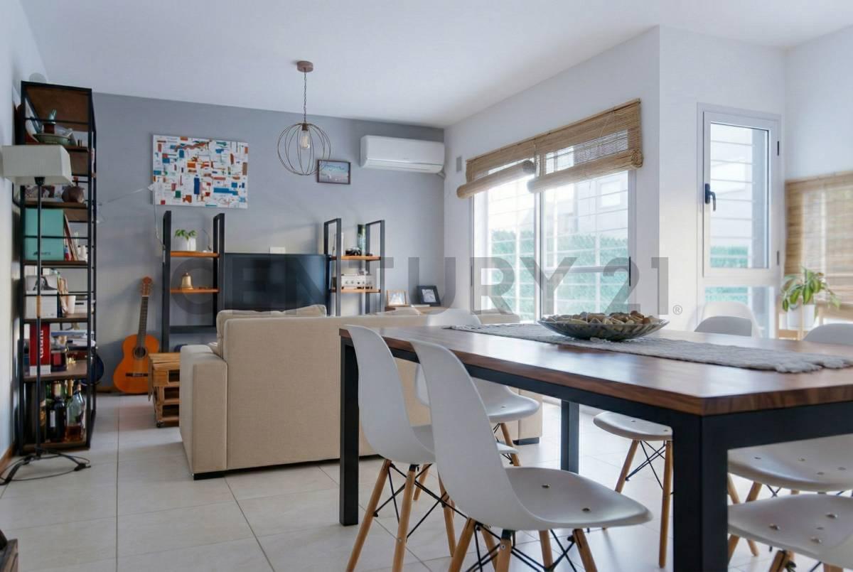 Foto de Casa en venta en Gonnet de 2 dormitorios y pileta, imagen 2