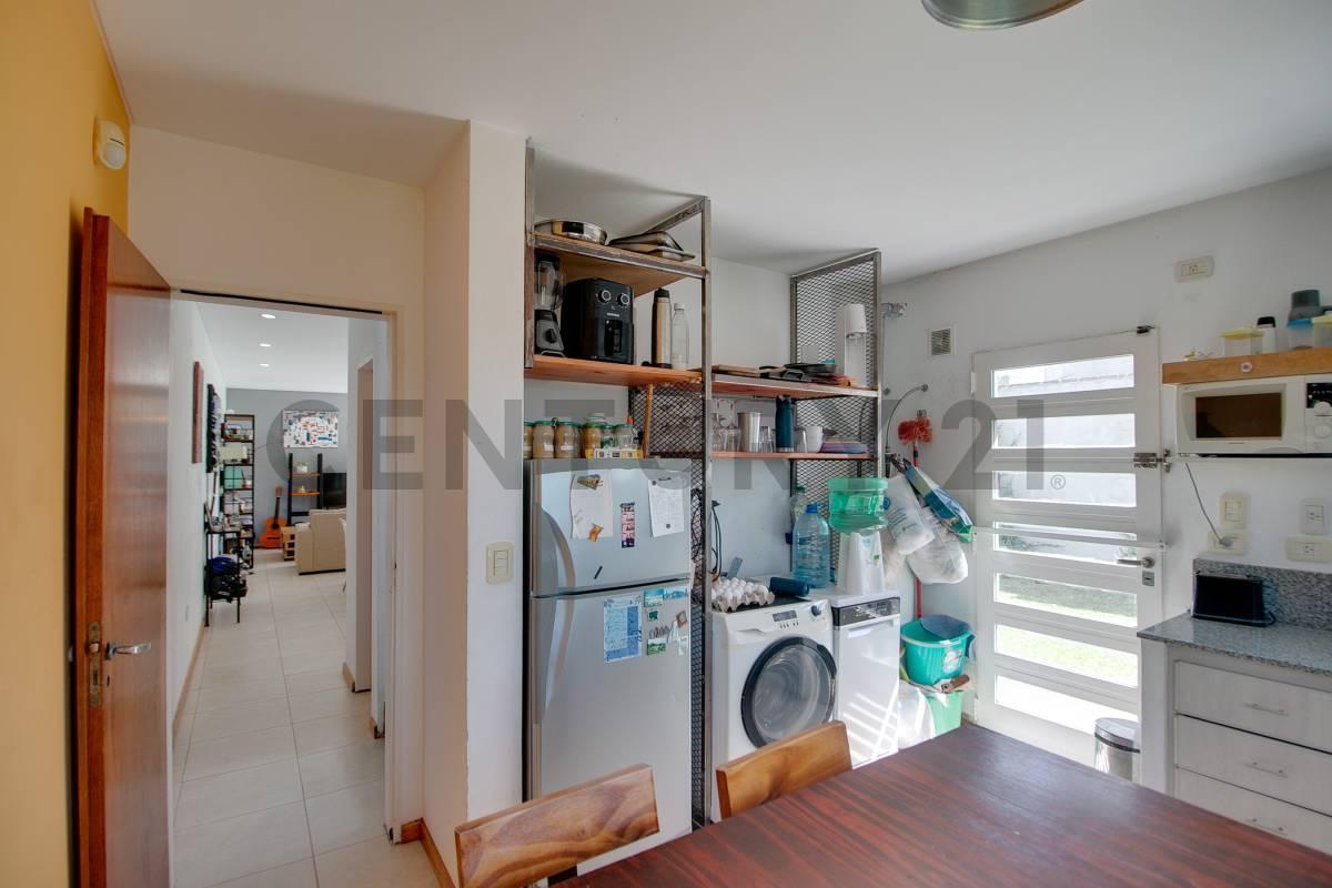 Foto de Casa en venta en Gonnet de 2 dormitorios y pileta, imagen 4