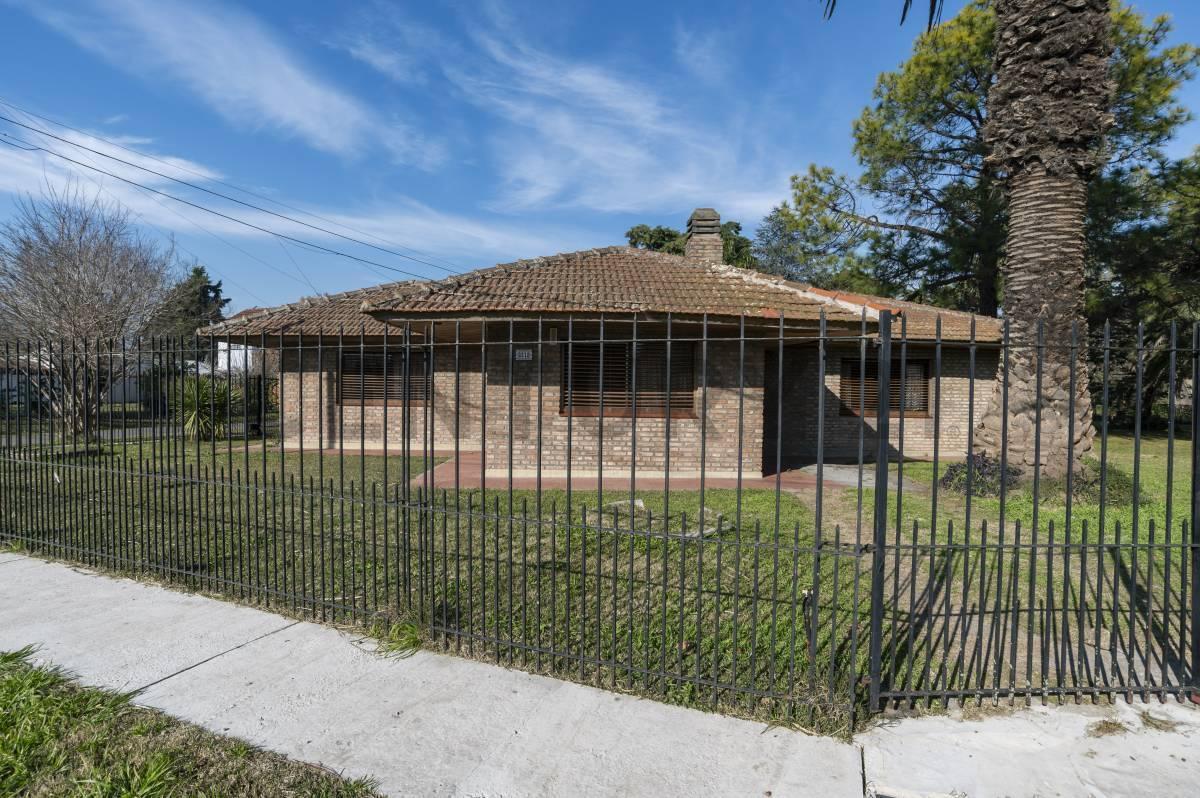 Foto de Casa en venta en VILLA ELISA de 3 dormitorios. parque y pileta, imagen 2
