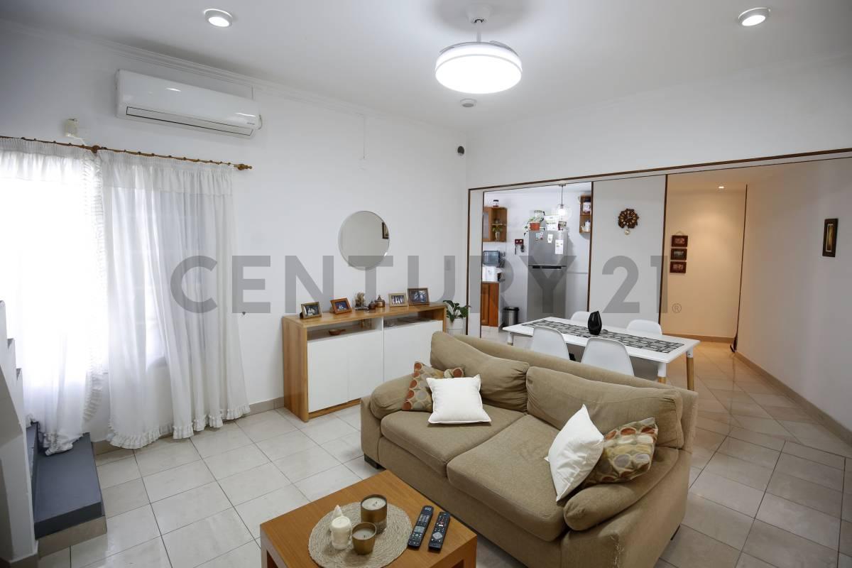 Foto de CASA DE 3 DORMITORIOS CON PARQUE Y COCHERA - VENTA - RINGUELET - LA, imagen 5