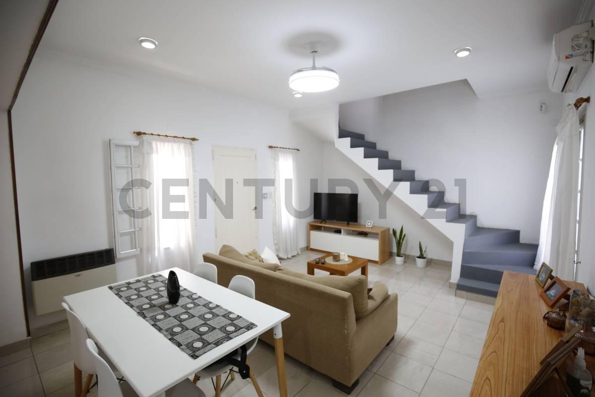 Foto de CASA DE 3 DORMITORIOS CON PARQUE Y COCHERA - VENTA - RINGUELET - LA, imagen 3
