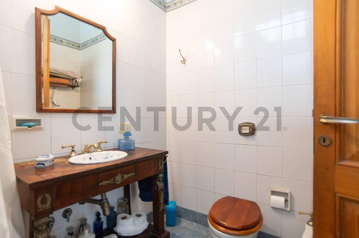 Foto de CASA EN VENTA LA PLATA 4 DORMITORIOS Y PISCINA, imagen 2