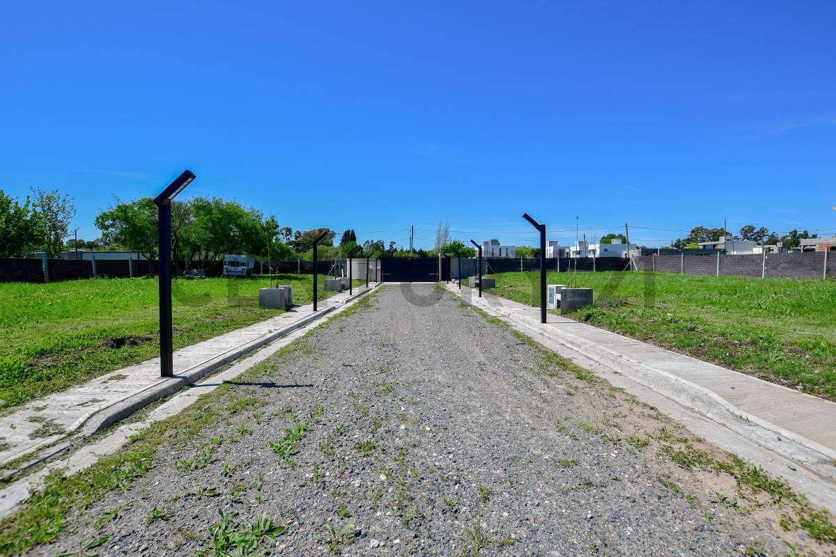 Foto de Lote en venta en Gorina La Plata Barrio cerrado LE BARRIO, imagen 2