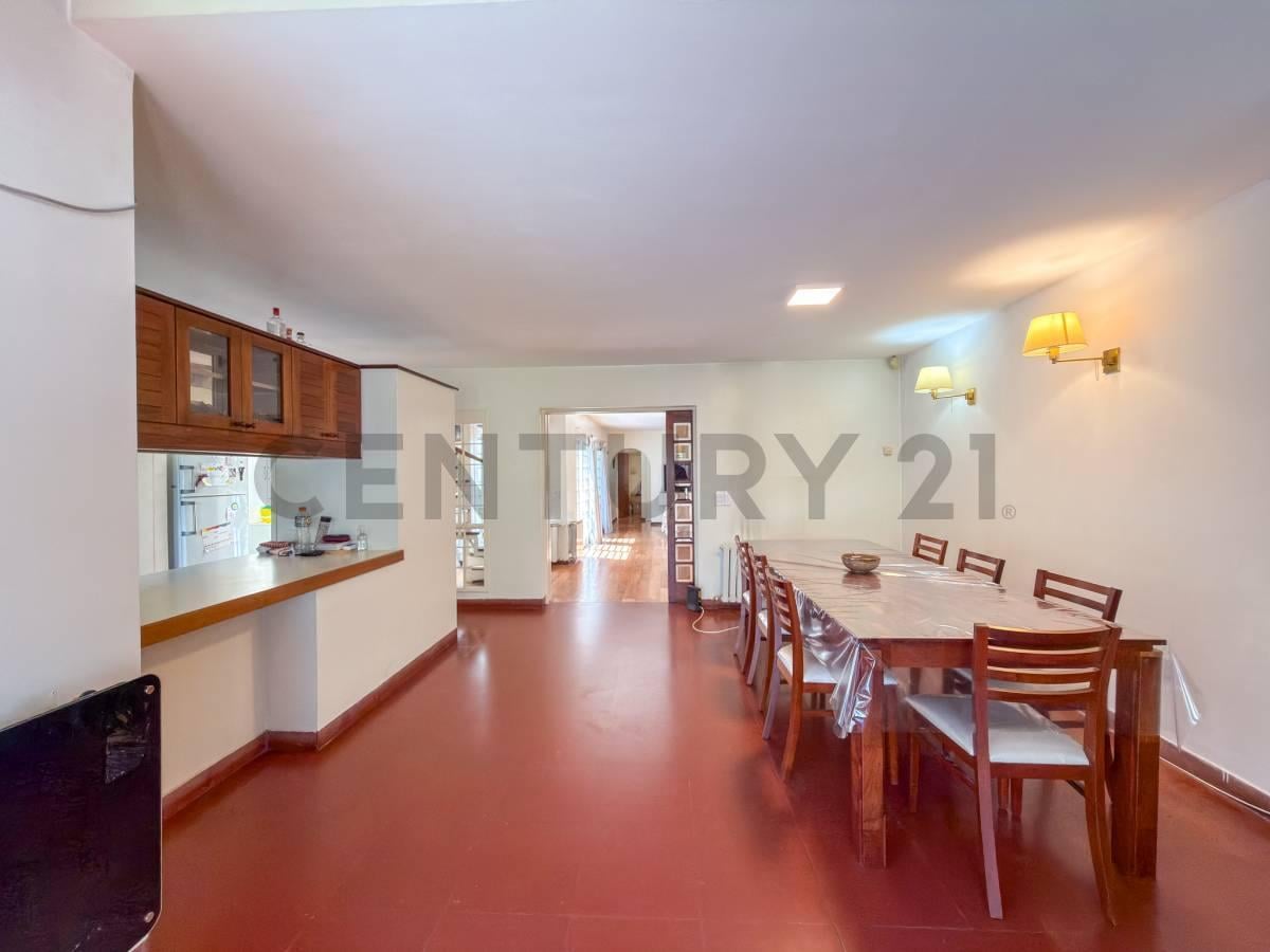 Foto de CASA EN VENTA - 3 DORMITORIOS - PARQUE -PLAZA MALVINAS, imagen 3