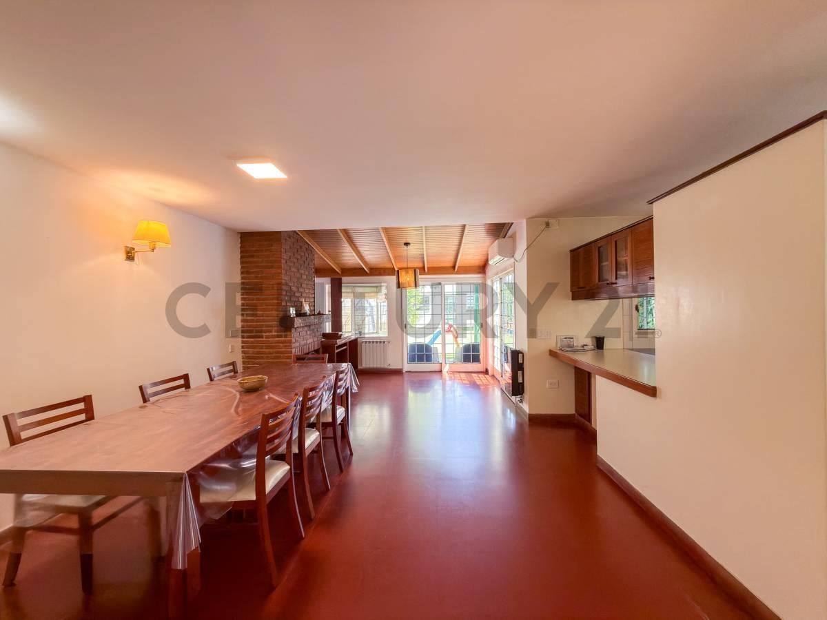 Foto de CASA EN VENTA - 3 DORMITORIOS - PARQUE -PLAZA MALVINAS, imagen 4