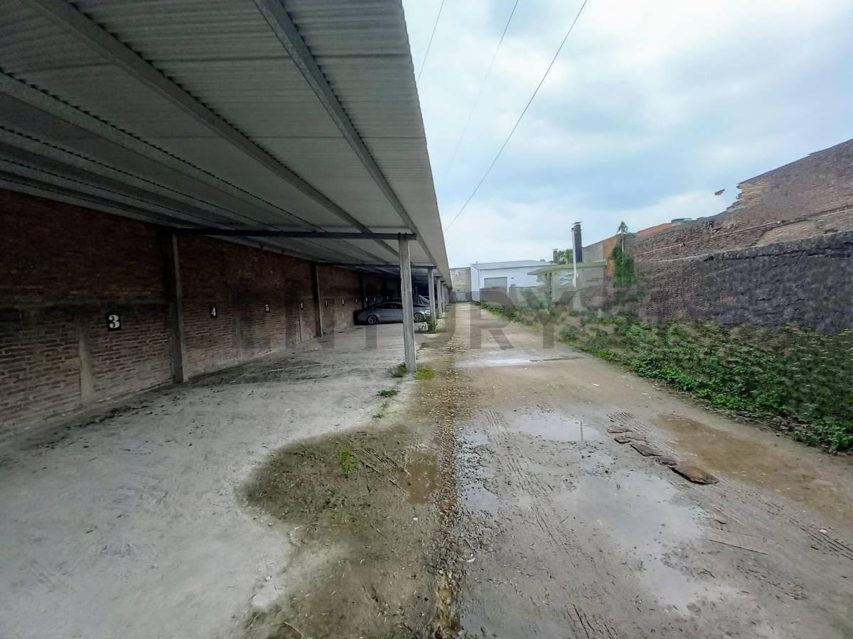 Foto de LOTE EN VENTA EN LA PLATA CON COCHERA SEMICUBIERTA, imagen 5