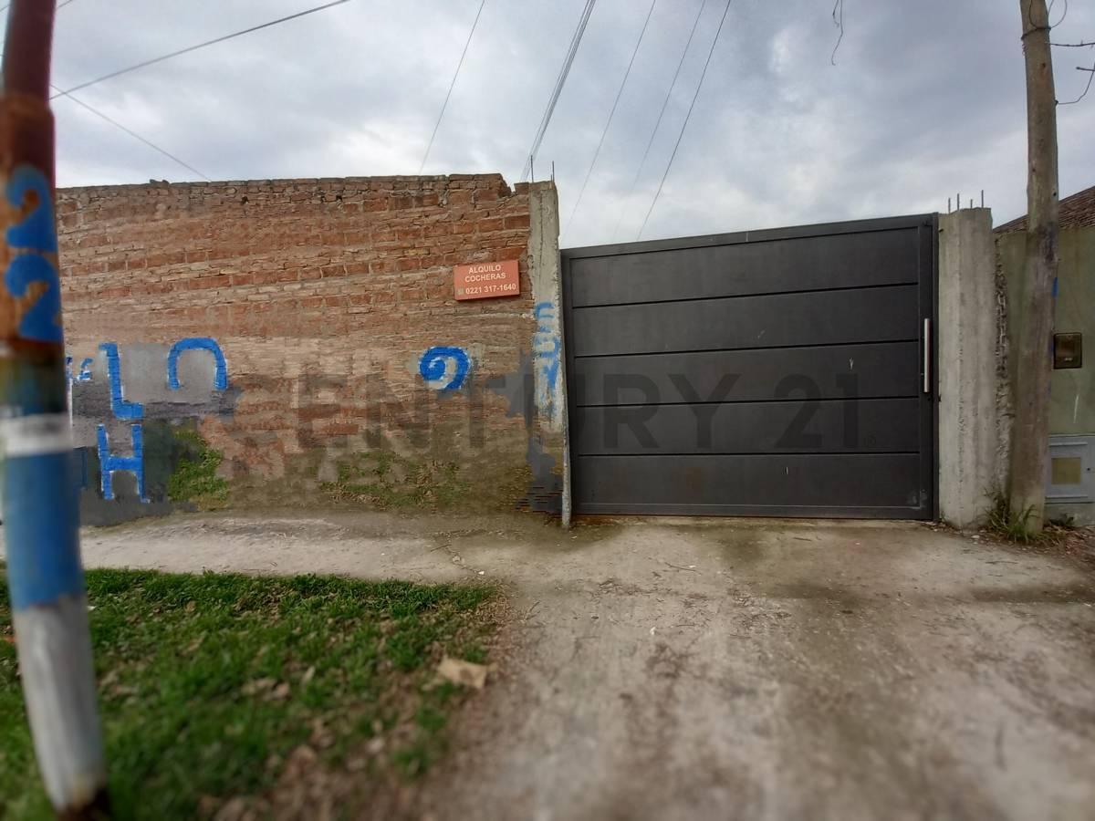 Foto de LOTE EN VENTA EN LA PLATA CON COCHERA SEMICUBIERTA, imagen 4