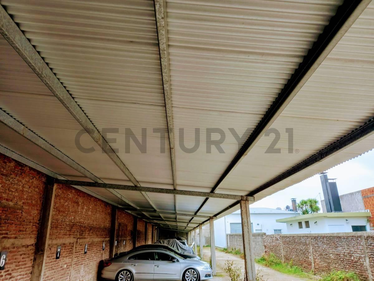Foto de LOTE EN VENTA EN LA PLATA CON COCHERA SEMICUBIERTA, imagen 1