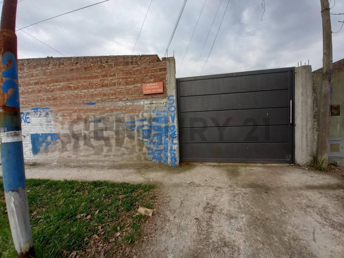Foto de LOTE EN VENTA EN LA PLATA CON COCHERA SEMICUBIERTA, imagen 3