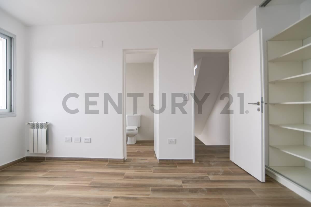 Foto de DEPARTAMENTO EN VENTA 2 DORMITORIOS, TERRAZA PRIVADA CON PILETA. EN, imagen 3